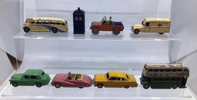 Dinky: A collection of assorted Dinky Toys to include Land Rover, Austin Atlantic, Ford Sedan,