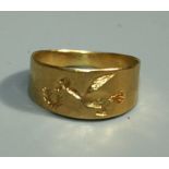 A Roman style gold Ring, the graduated band engraved with bird carrying wreath in its beak, approx.