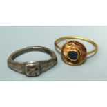 A Roman style gold Ring, with thin hoop and circular plate bezel with rope twist border  to the