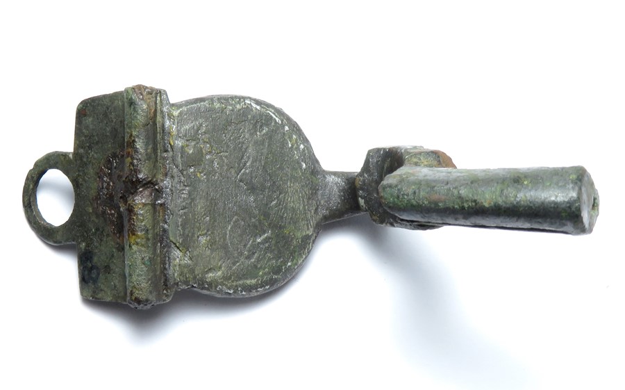 Roman bronze brooch. A large silvered bronze bow brooch of unusual form. The head is flat with - Image 3 of 4