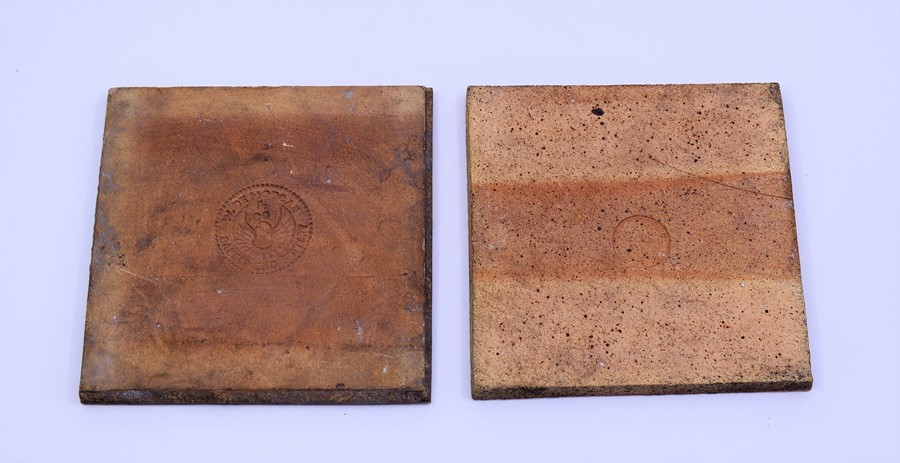 Two William De Morgan tiles , stamped marks verso Conditon good , some tiny chips to one, crazing to - Bild 2 aus 3