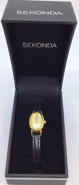 Watches: A collection of vintage watches to include: Rotary Ladies gilt watch and bracelet set, - Image 4 of 8