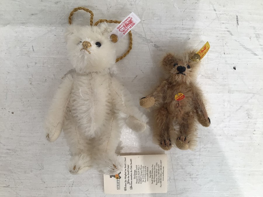 Two small steiff bears with tags.