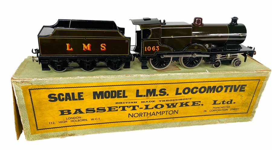 Bassett Lowke 'O' Gauge 5302/0 LMS 4-4-0 Compound 3-Rail 12v Electric Locomotive. The model itself - Image 3 of 15