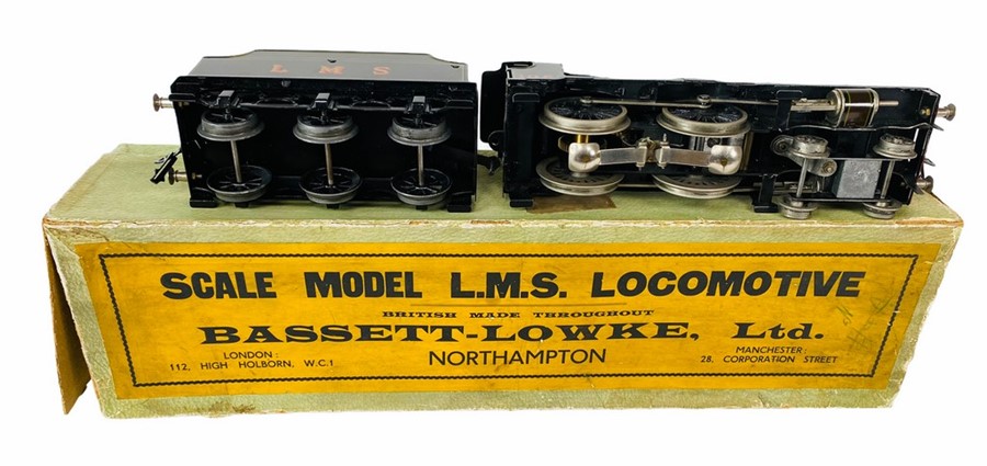 Bassett Lowke 'O' Gauge 5302/0 LMS 4-4-0 Compound 3-Rail 12v Electric Locomotive. The model itself - Image 11 of 15