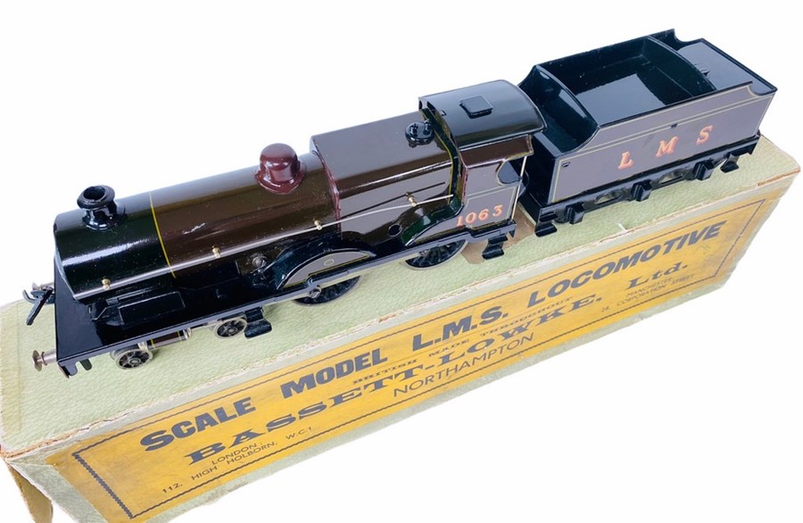 Bassett Lowke 'O' Gauge 5302/0 LMS 4-4-0 Compound 3-Rail 12v Electric Locomotive. The model itself - Image 7 of 15