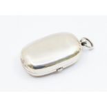 An Edwardian plain oblong silver double sovereign holder, on suspension ring, Birmingham, 1900, 1.13