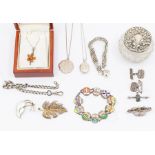A collection of assorted silver jewellery comprising a chain, pendant necklace, enamelled