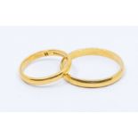 Two  22ct gold wedding bands, width approx 3mm, sizes K1/2 and U, total gross weight approx 6gms