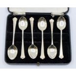 A set of Art Deco trefid end silver teaspoons, Sheffield, 1939, 2.35ozt, cased