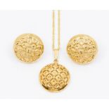 A 9ct gold pendant and earring set comprising a pendant of circular form with pierced square texture