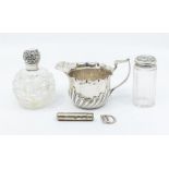 A late Victorian silver cream jug with leaf scroll handle, London, 1895, maker's mark CE, 5.10 ozt