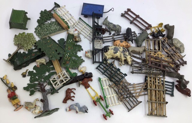 Animals: A collection of assorted lead and plastic farm and zoo animals with accessories.