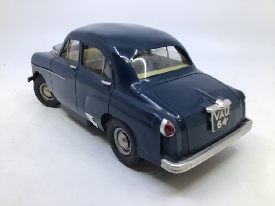 Victory: A boxed Victory Industries, Surrey, battery operated, 1:18 Scale, Vauxhall Velox, blue body - Bild 4 aus 5
