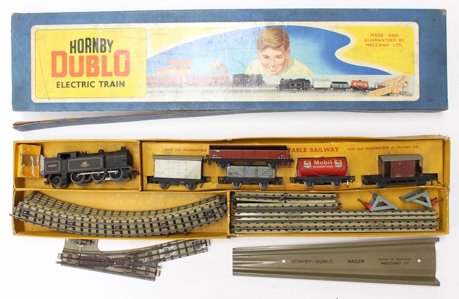 Hornby: A boxed Hornby Dublo, 3-Rail, EDG17 set, comprising: 0-6-2 BR Tank Goods Train, #69567, five