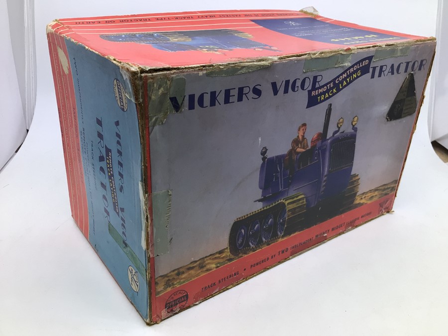 Victory: A boxed Victory Industries, Surrey, remote controlled, battery operated, 1:16 Scale, - Image 5 of 5