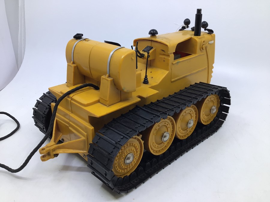 Victory: A boxed Victory Industries, Surrey, remote controlled, battery operated, 1:16 Scale, - Image 3 of 5