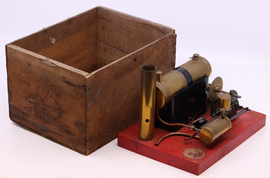 Bowman: A Bowman Models, stationary steam engine, Model No. E135, upon wooden base measuring approx.