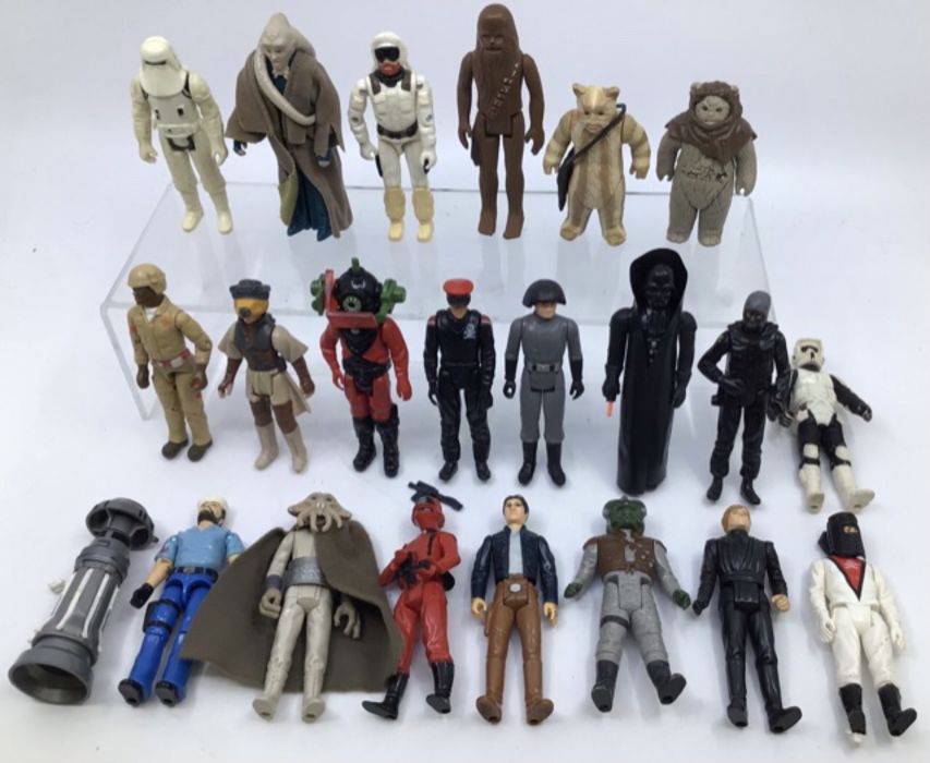 Star Wars: A collection of 12 Star Wars figures and vehicles, together with assorted loose