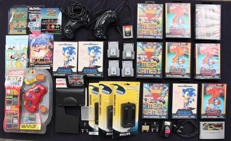 Video Games: A collection of assorted Mega Drive games, controller, and Nintendo spares and