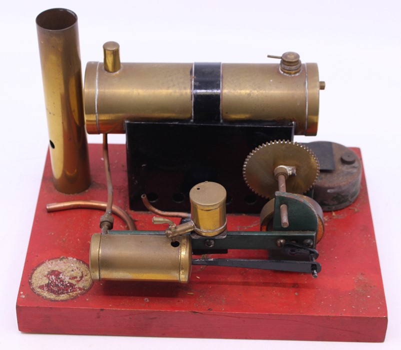 Bowman: A Bowman Models, stationary steam engine, Model No. E135, upon wooden base measuring approx. - Image 2 of 3