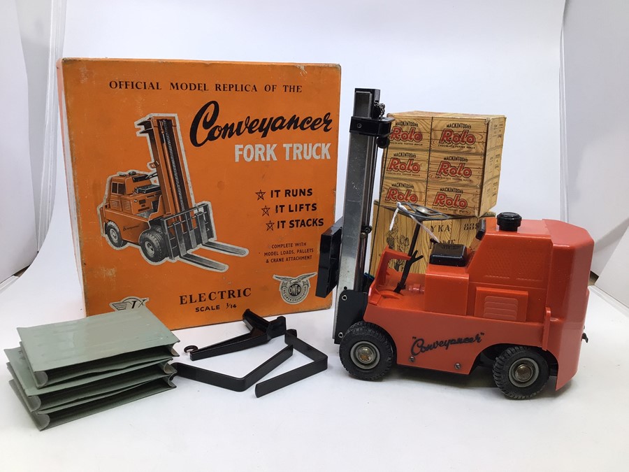 Victory: A boxed Victory Industries. Surrey, battery operated, 1:14 Scale, Conveyancer Fork Truck,