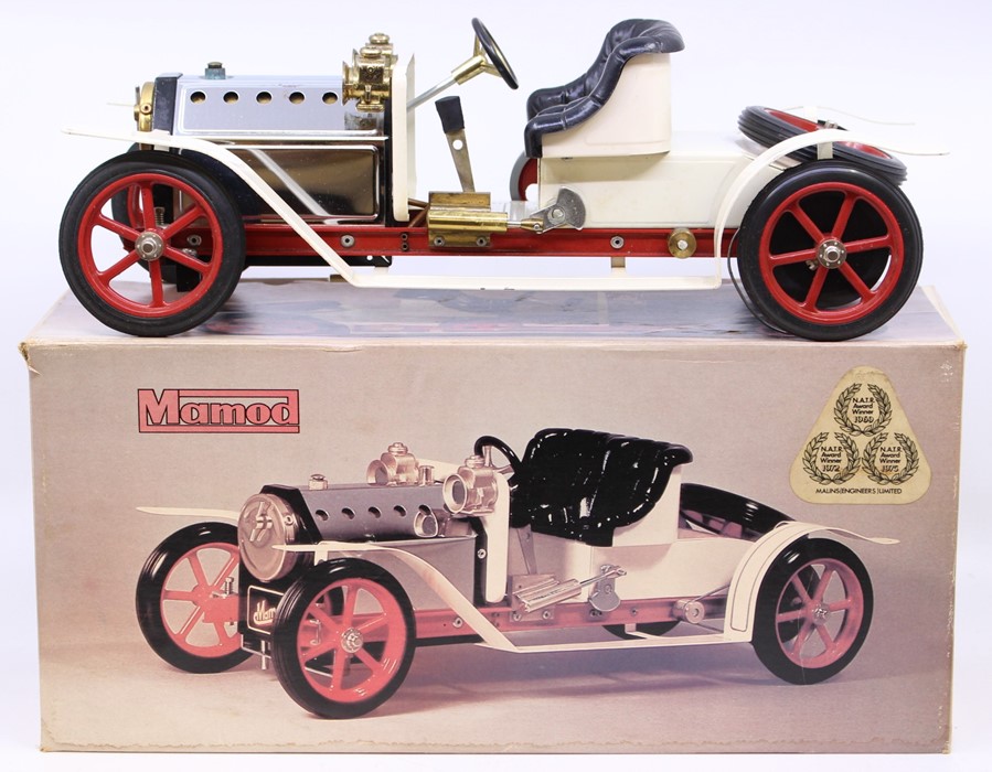 Mamod: A boxed Mamod Steam Roadster, SA1, original box, complete, untested for working order.