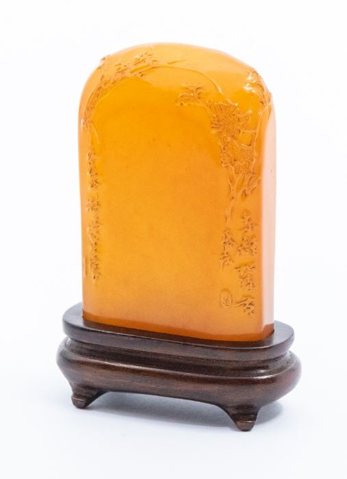 An orange jelly seal, carved with foliage to the upper sections of each side and inscribed with - Image 2 of 3