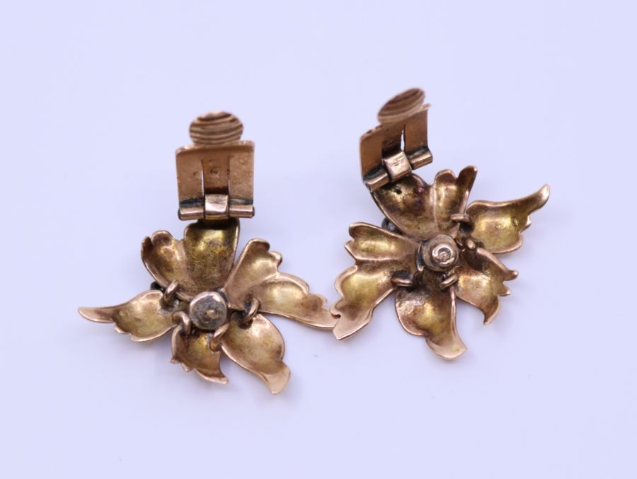 Gold leaf earrings - Image 3 of 4