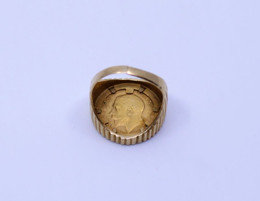 A half Gold sovereign ring 1911 - Image 3 of 3