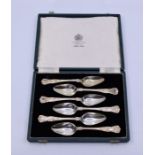 A cased set of Silver Mappin and Webb silver grapefruit spoons