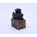 A Chinese bronze Fo dog seal