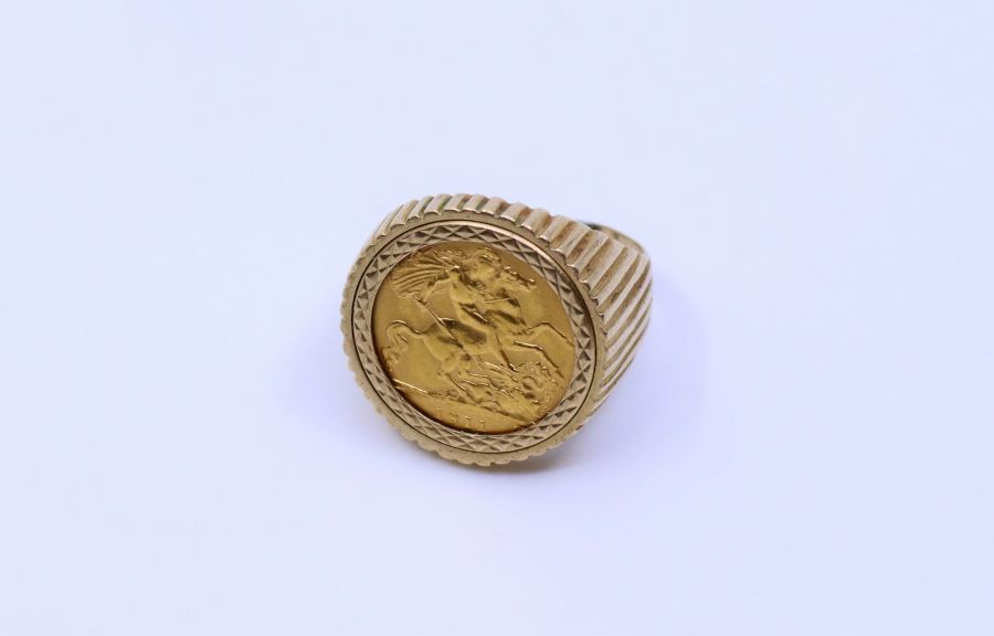 A half Gold sovereign ring 1911