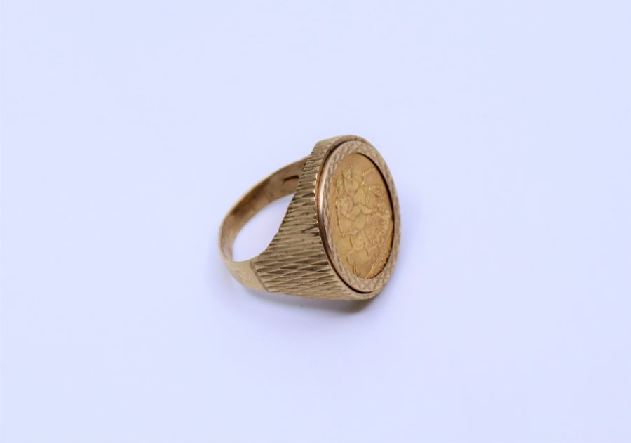 A full sovereign ring dated 1911 - Image 2 of 3