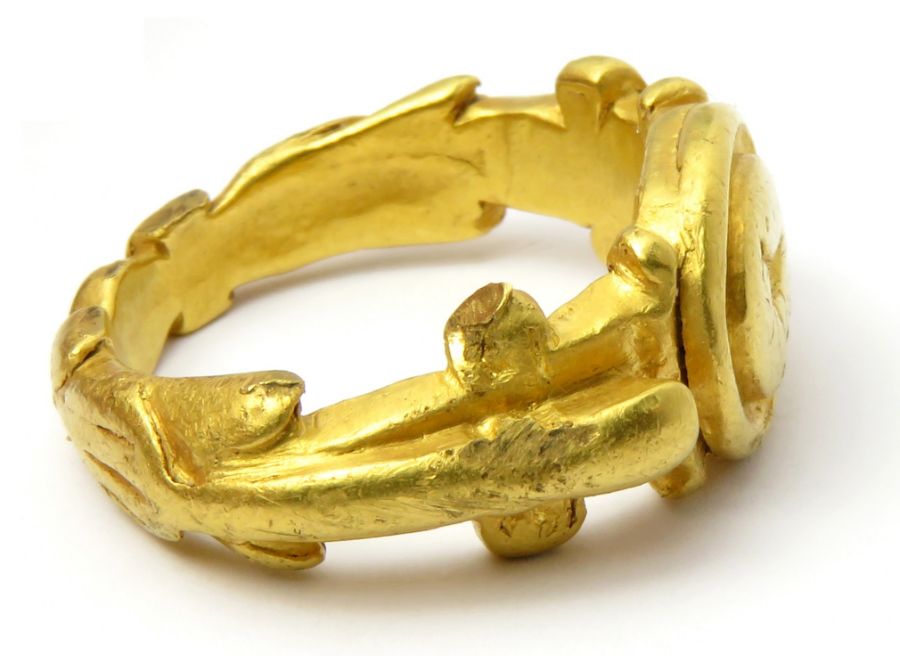 Roman Gold Ring  Circa 2nd century AD. Gold, 22.85 g, 29mm x 25mm; bezel 13mm x 11mm. An - Image 5 of 7