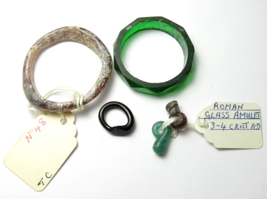 Ancient Glass Jewellery  Circa, 500 BC-2nd century AD. An accumulation of pieces that includes small - Image 2 of 2