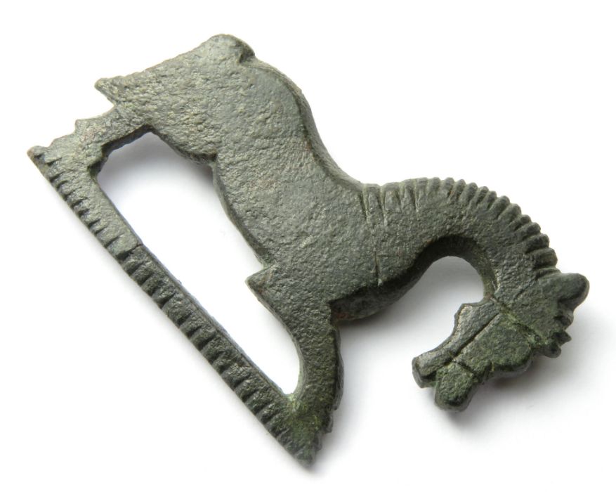 Roman horse plate brooch. Cf. Hattatt 1185 - 1186. 43mm x 28mm, 15.0g. - Image 2 of 3