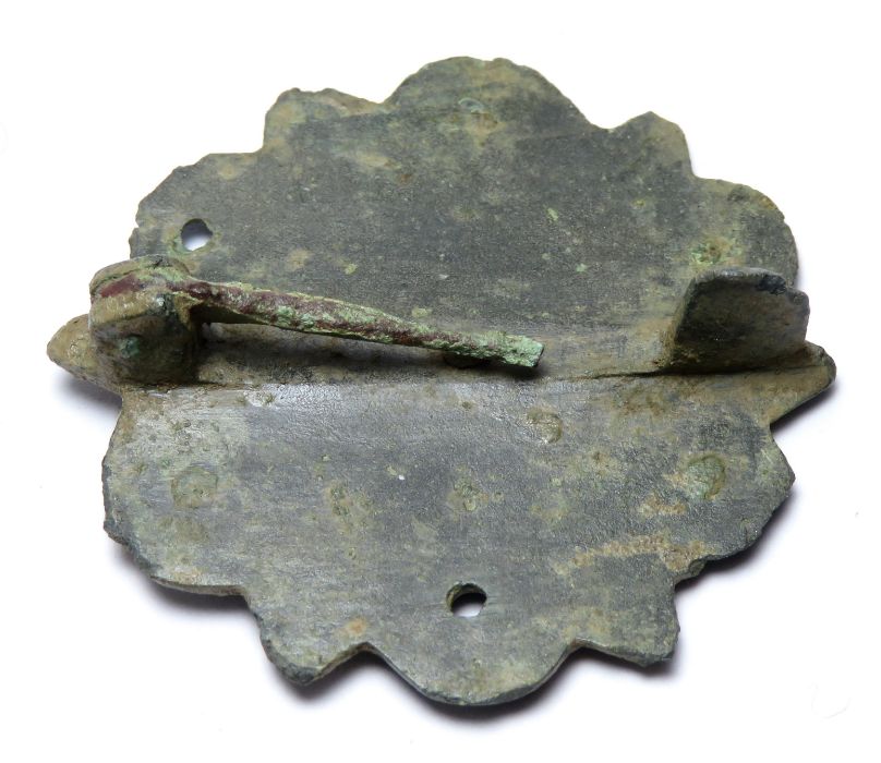 Roman silvered plate brooch. A large, early plate brooch silvered on the front face with a - Image 3 of 3