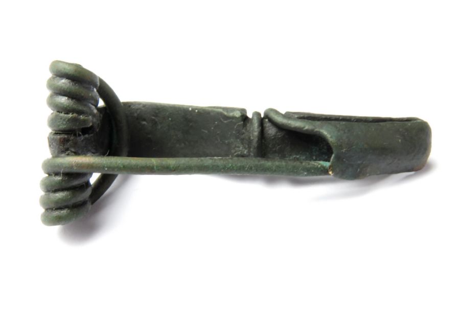 Roman Brooch   Circa, 2nd-3rd century AD. Copper-alloy, 8.32 g, 40.92 mm. A P-shaped bow brooch with - Image 3 of 3