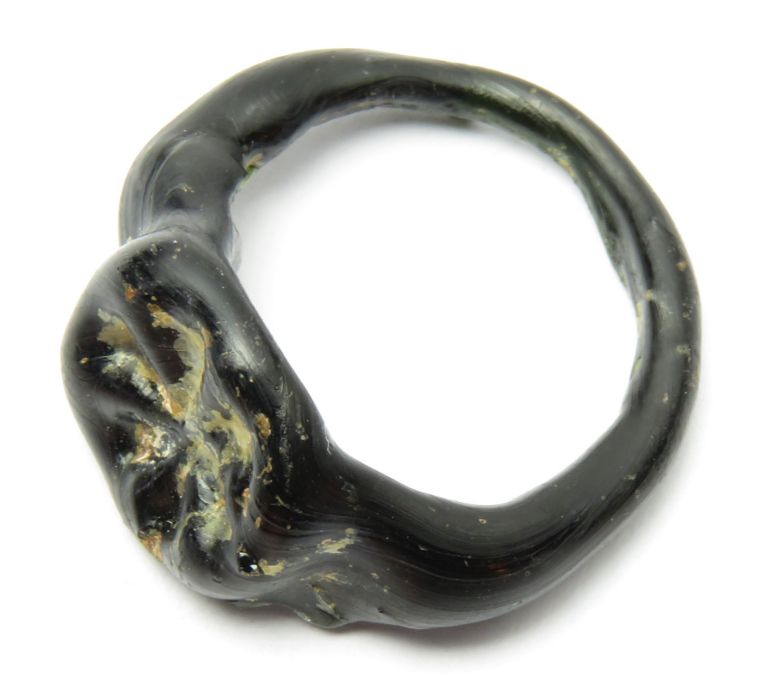 Roman Glass Finger Ring   Circa 2nd -3rd century AD. Glass, 2.15 g, 23.22 mm. Ring size, UK. K. - Image 2 of 4