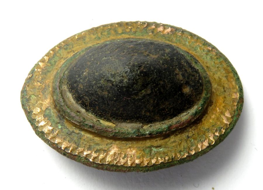 Roman Brooch.  Circa, 2nd-3rd century AD. Copper-alloy/glass, 7.09 g, 27.03 mm. An oval gilded plate - Image 4 of 4