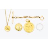 A collection of 18ct gold jewellery to include an unmarked Chinese medallion pendant with embossed