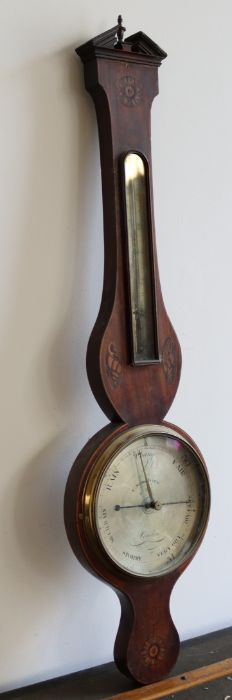 **WITHDRAWN**A George III mahogany wheel barometer c. 1800 , in a shaped case inlaid with paterae - Bild 3 aus 4