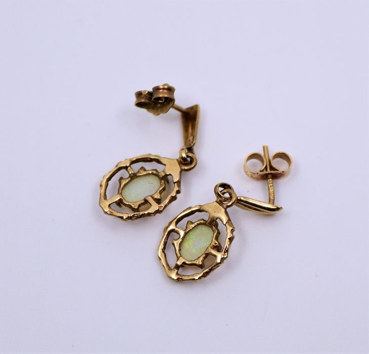 **WITHDRAWN**A pair of opal earrings - Bild 2 aus 2