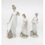 3 Lladro figurines; Travelling companions Privilege 698 x  1 Privilege Society 2004 049K7