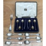 Six George V fiddle pattern silver tea spoons, the handles monogrammed, Sheffield 1911; together