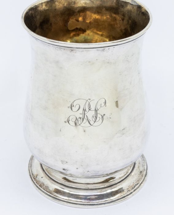 A George III silver plain baluster tankard, S scroll handle with acanthus thumbpiece, hallmarked - Image 2 of 3