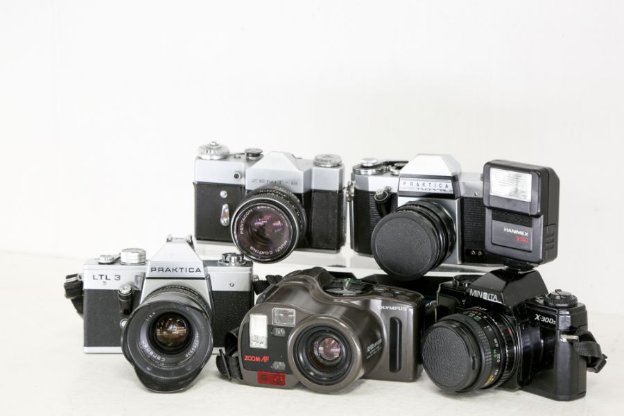 A collection of vintage mixed cameras to include Practica, Zenith, Manolta, 35mm and one point and