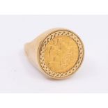 A gents 9ct ring, set with a Georg V half sovereign, dated 1914, size T, total gross weight