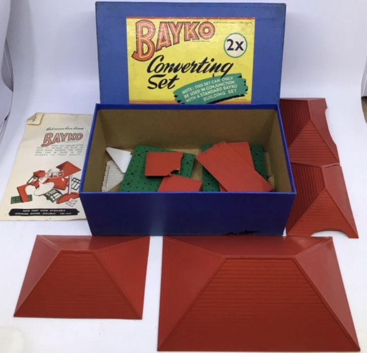 Bayko converting set 2X , some parts damaged, along with box of assorted parts. Please study